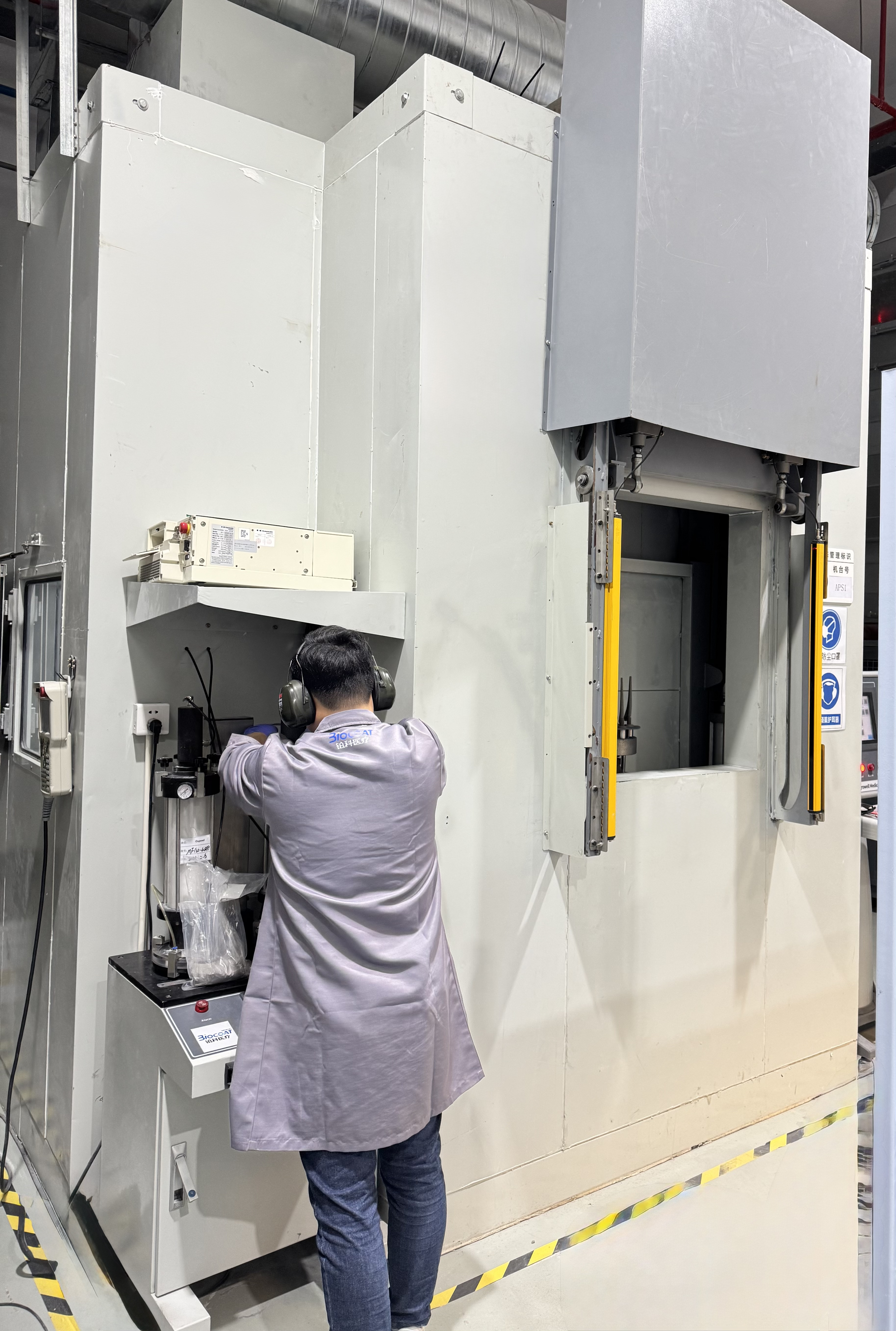 APS Spraying Workstation & Operator